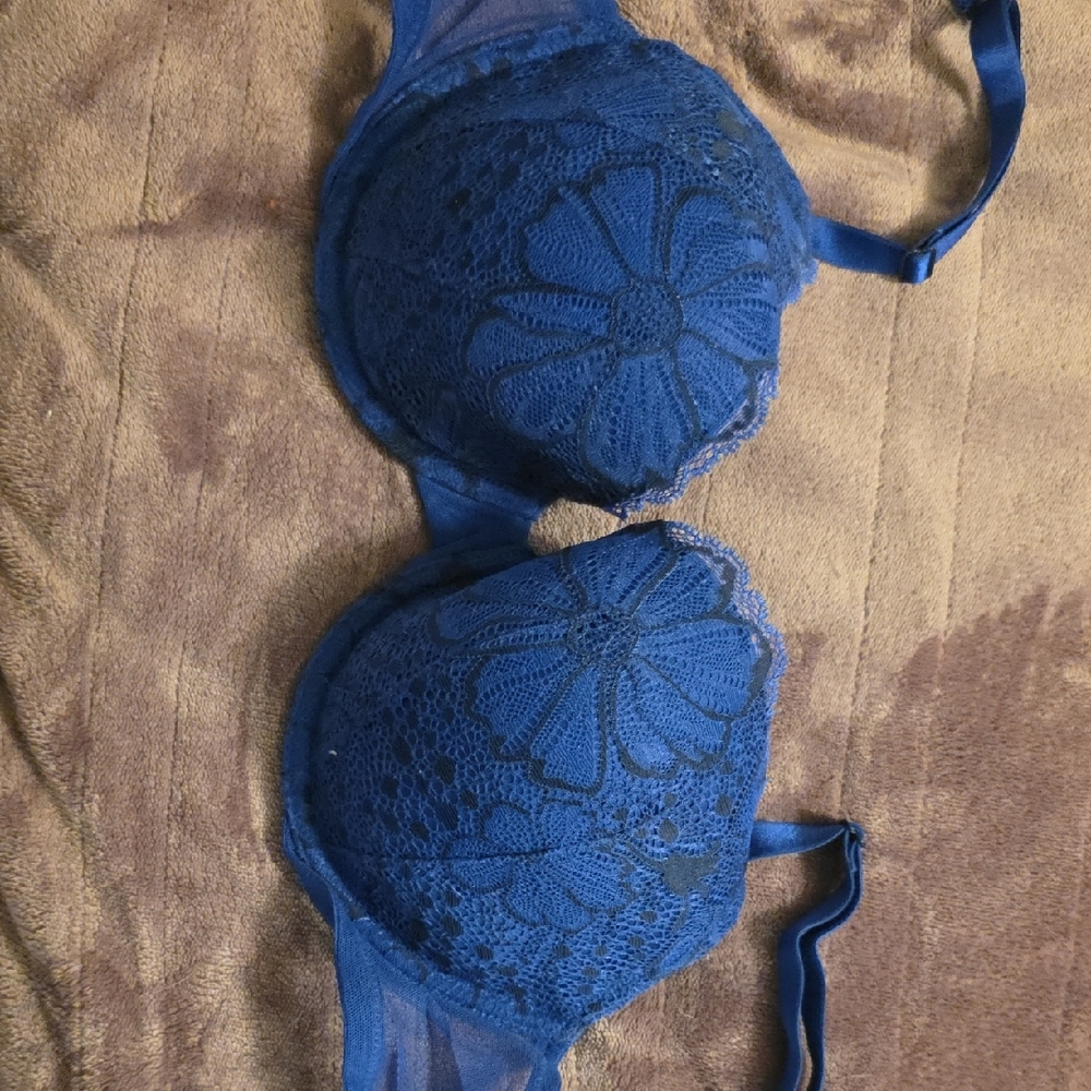 Victoria's Secret Floral Lace Bra in Deep Blue